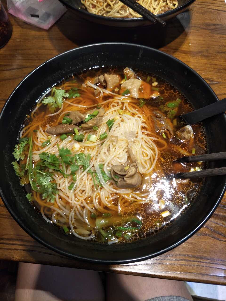 2021十八梯重庆小面(新奥店)美食餐厅,要的大碗红烧小面米线,上的.