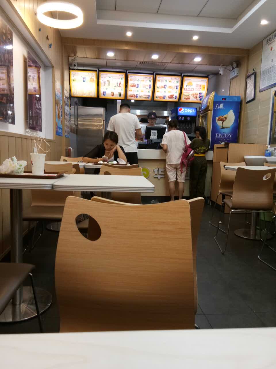 2022华莱士·炸鸡汉堡(空港广场店)美食餐厅,第一次来 还不错 【去