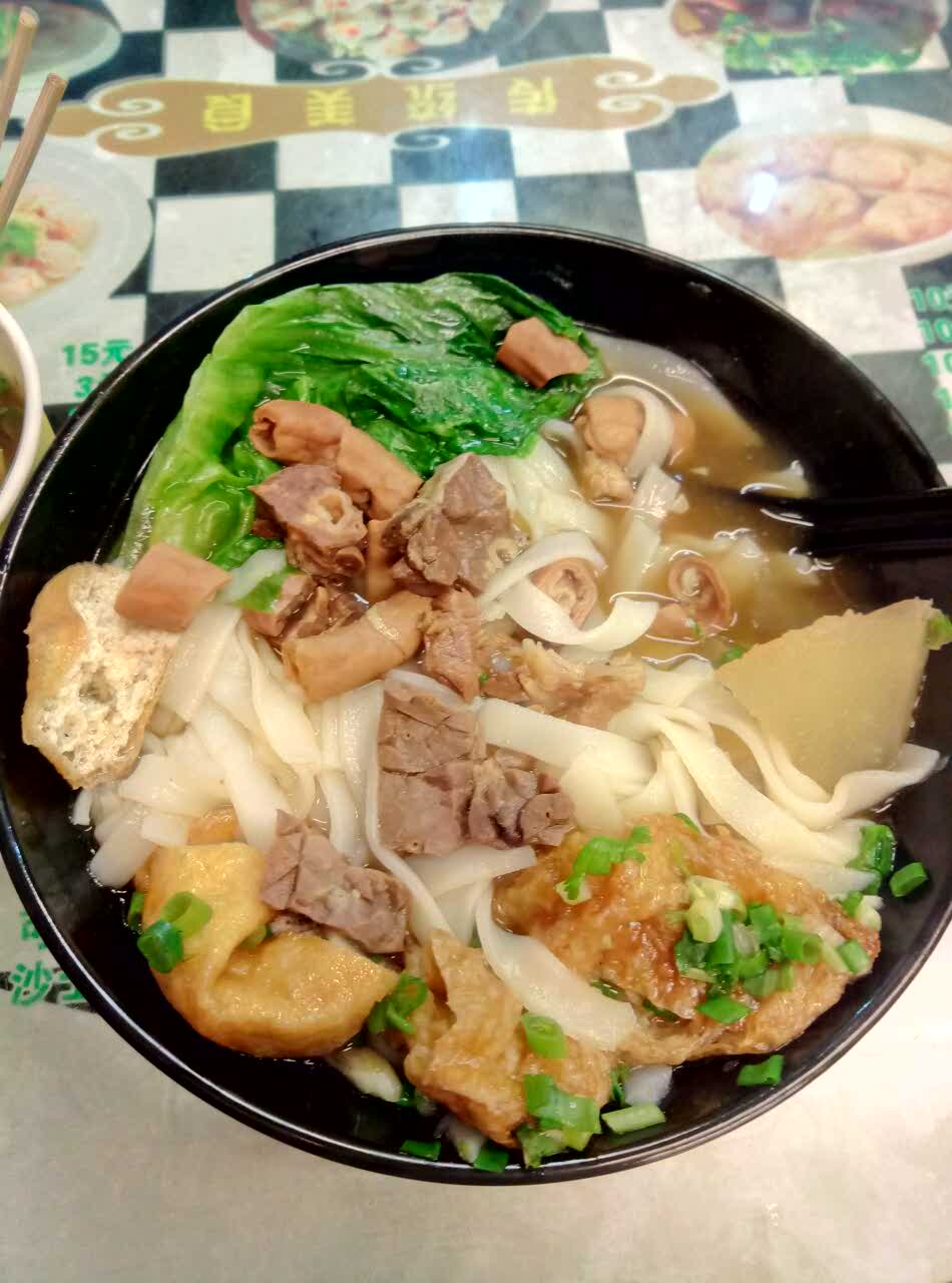 点了一份牛杂汤河粉,一份猪红罗卜,才13元,感觉好抵食!