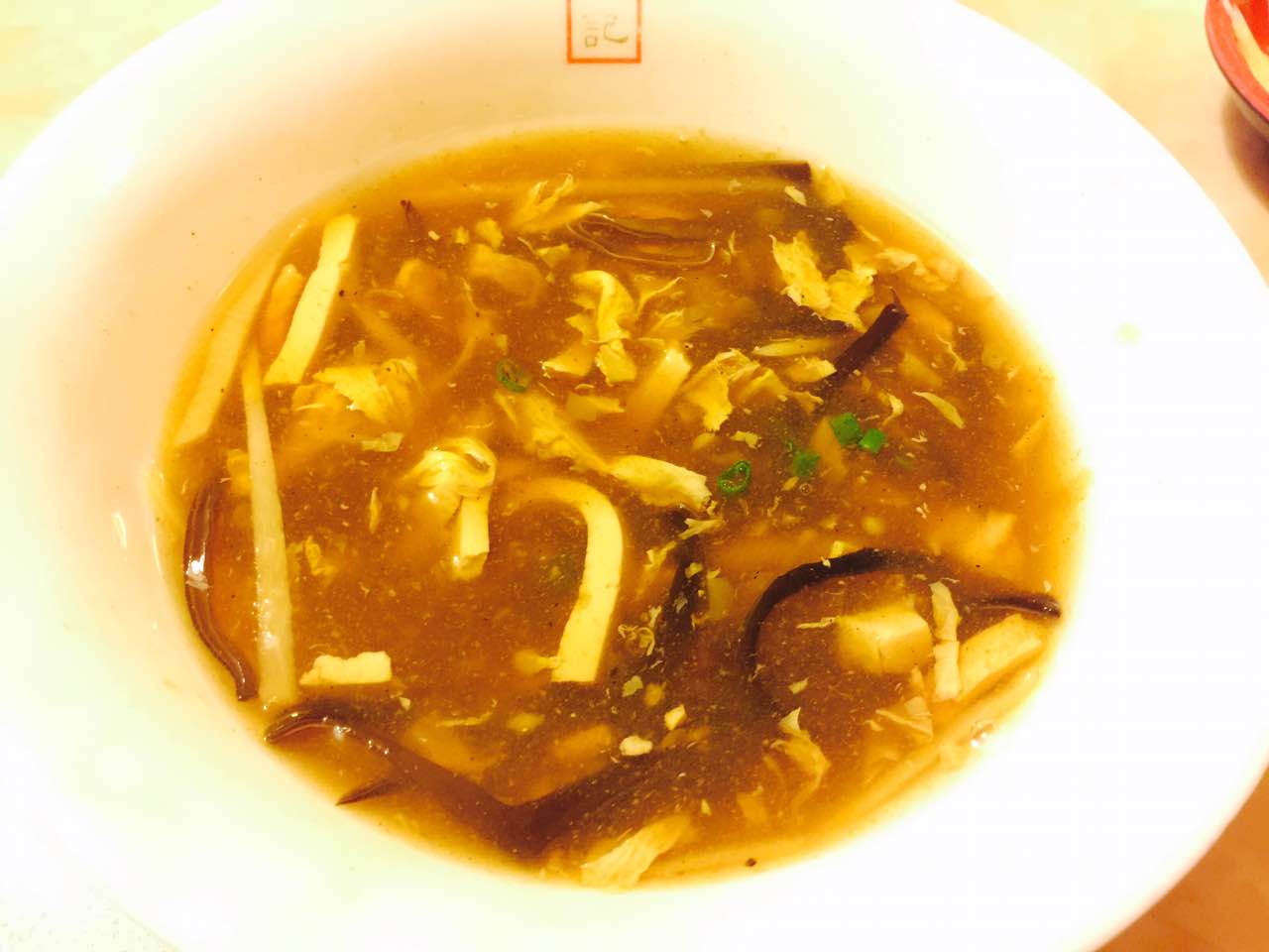 皮变厚了,但素酸辣汤还素一样好喝,就是太凉了,老板,冬天来了