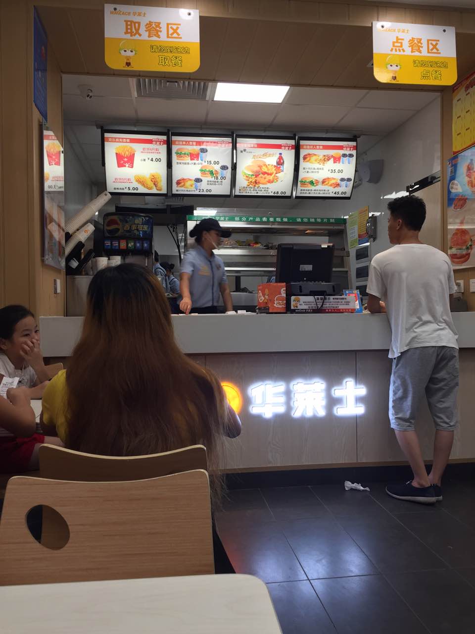 2021华莱士·全鸡汉堡(荔枝沟店)美食餐厅,人很多,每次去都要等好久,.