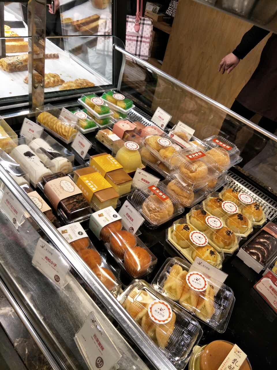 一直在买新天烘焙的蛋糕,方便又好吃!活动也多!不错不错!