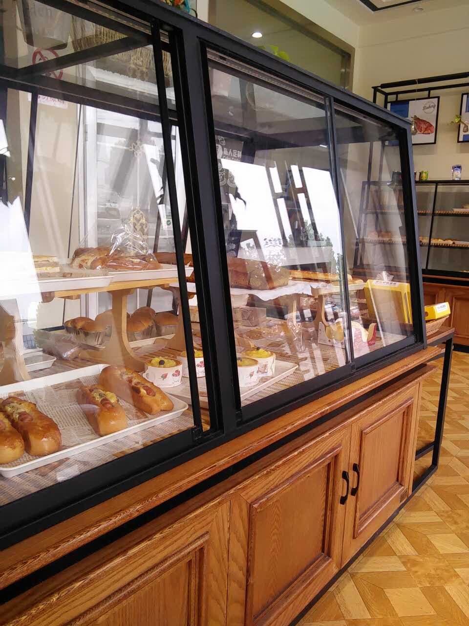 莱州圣雅迪蛋糕店好吃吗,圣雅迪蛋糕店味道怎么样,环境/服务好不好