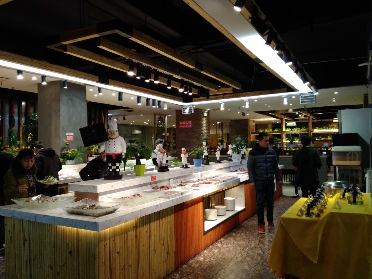 2021大饱口福自助餐厅(中心店)美食餐厅,虽然这家的菜品摆得不是很好.