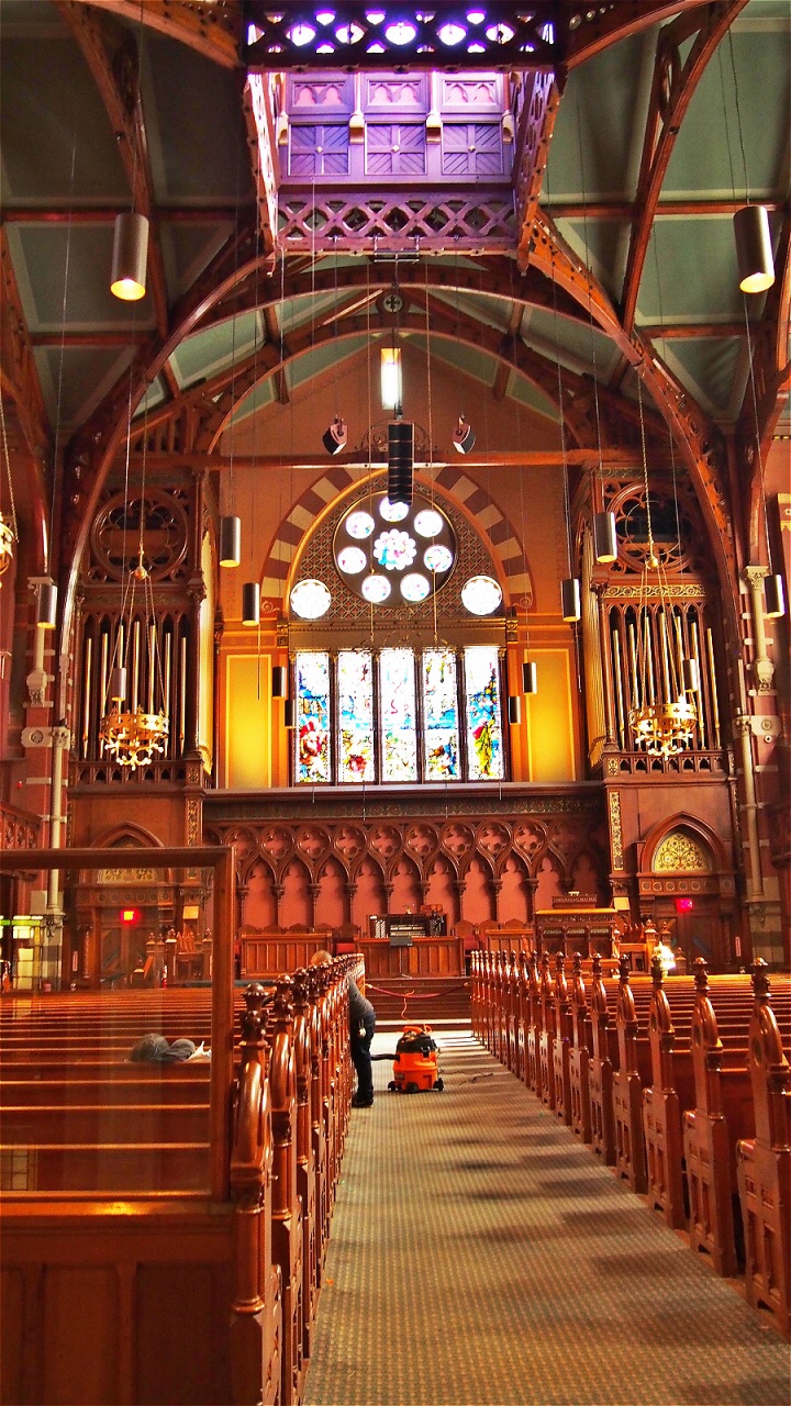 老南教堂为哥特复兴式建筑,是美国国家历史地标之一.