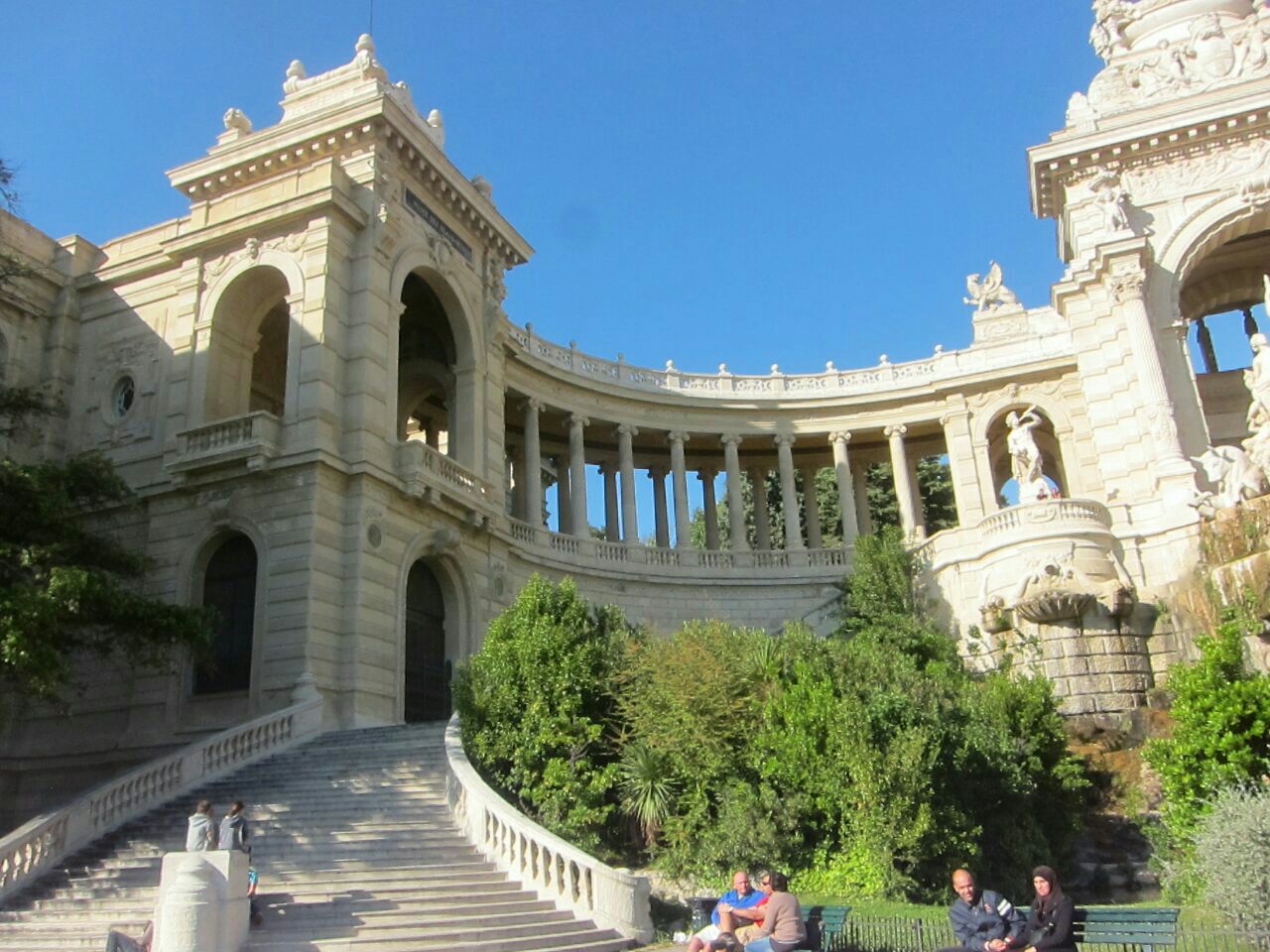 【携程攻略】普罗旺斯隆尚宫景点,隆尚宫是马赛最漂亮的宫殿,宫殿雄伟