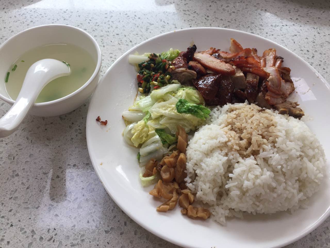 鼎丰港式烧卤快餐(南亚名邸店)美食餐厅,十六块的烧鸭肥叉饭,我都吃