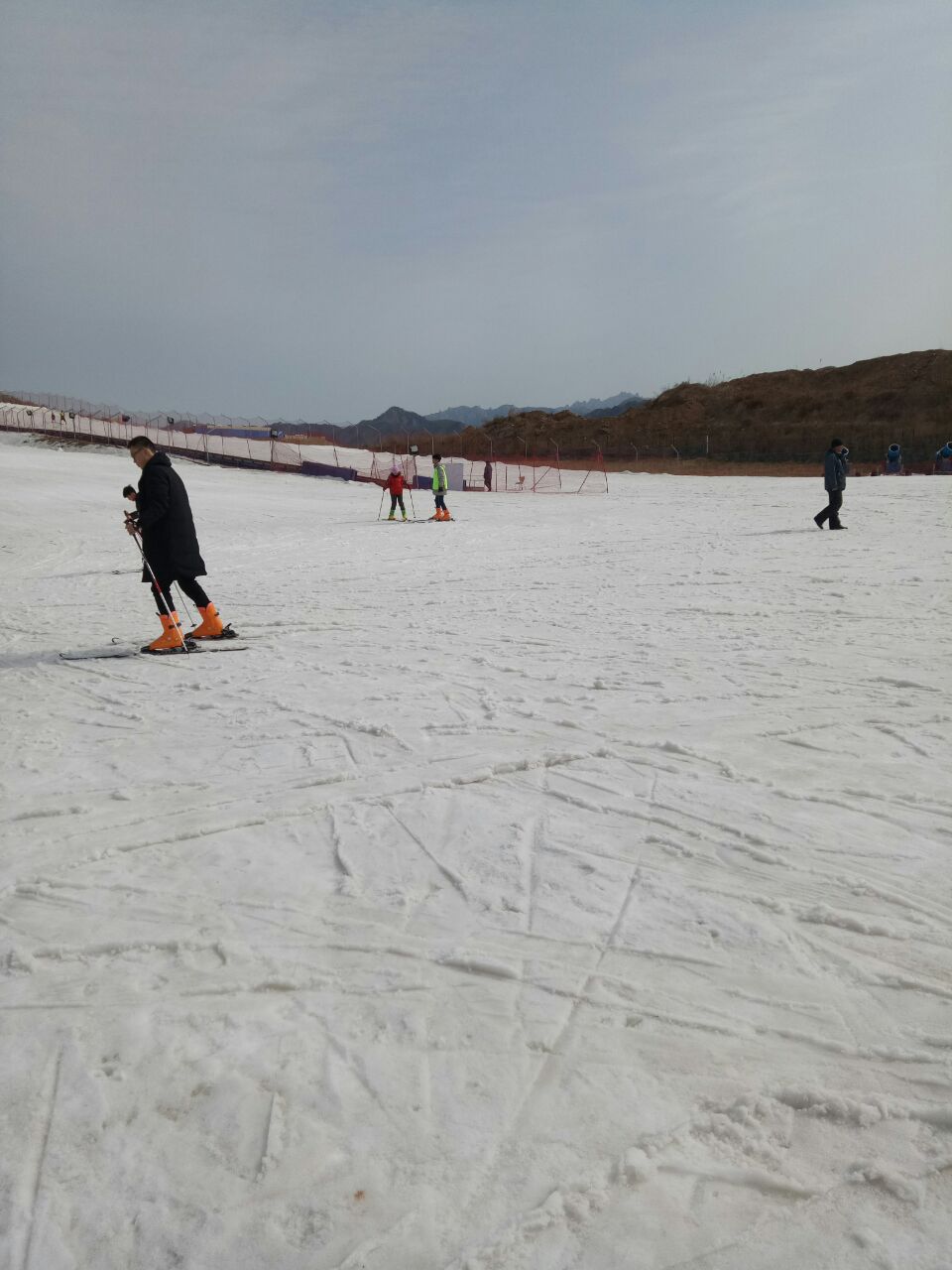 恒星科技学院滑雪训练基地图片