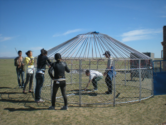 蒙古包是这样扎的参与建一个小型足球场建好一个小型足球场可以玩了建好
