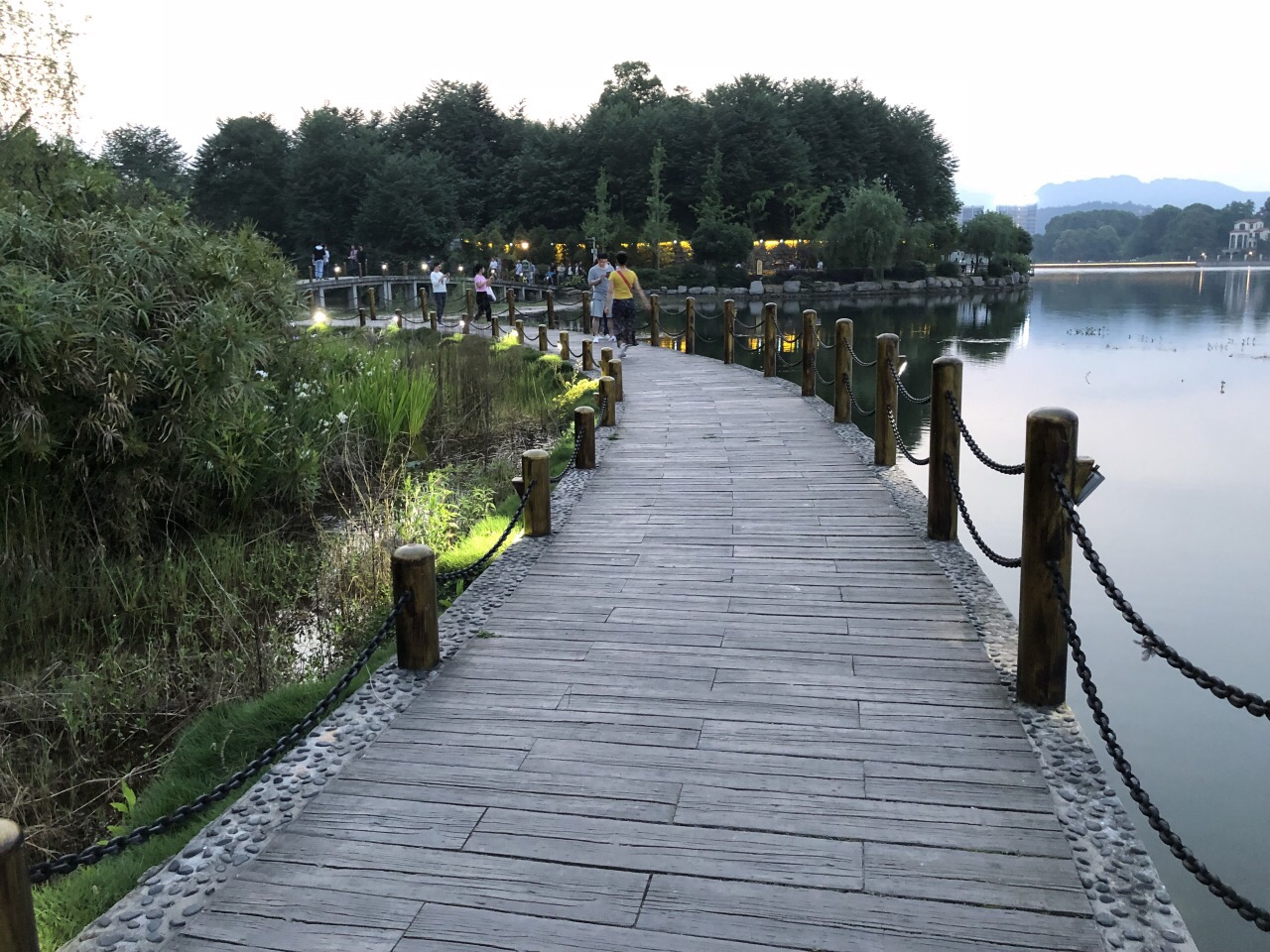 【携程攻略】乐山峨秀湖景点,风景秀丽的哦秀湖地处双遗产的峨眉山