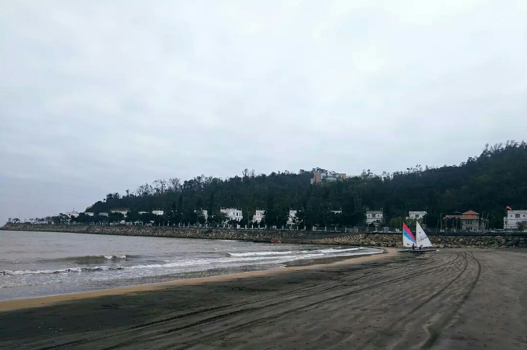 黑沙海灘