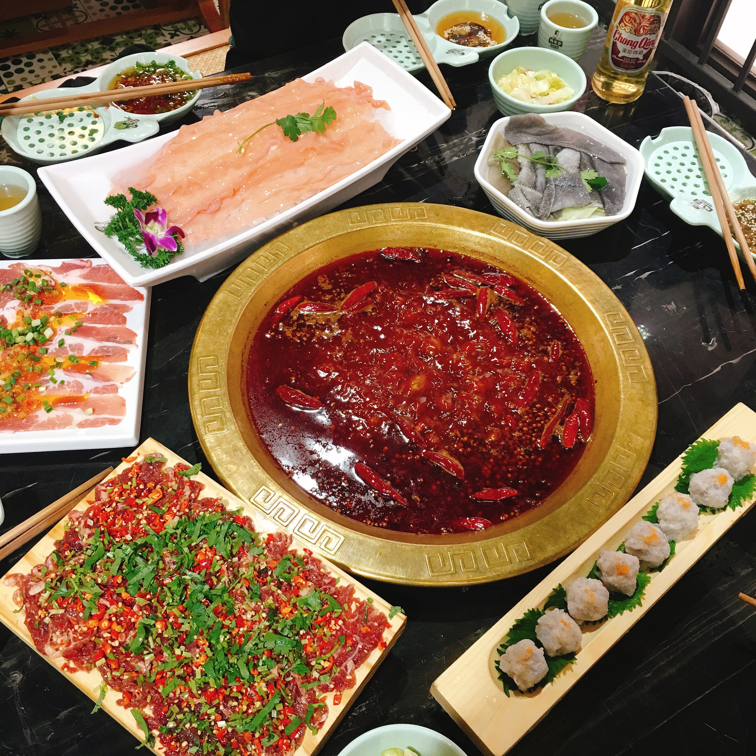 2022杨光会鲜货火锅(大坪店)美食餐厅,看起来价格贵,但是菜太多了.