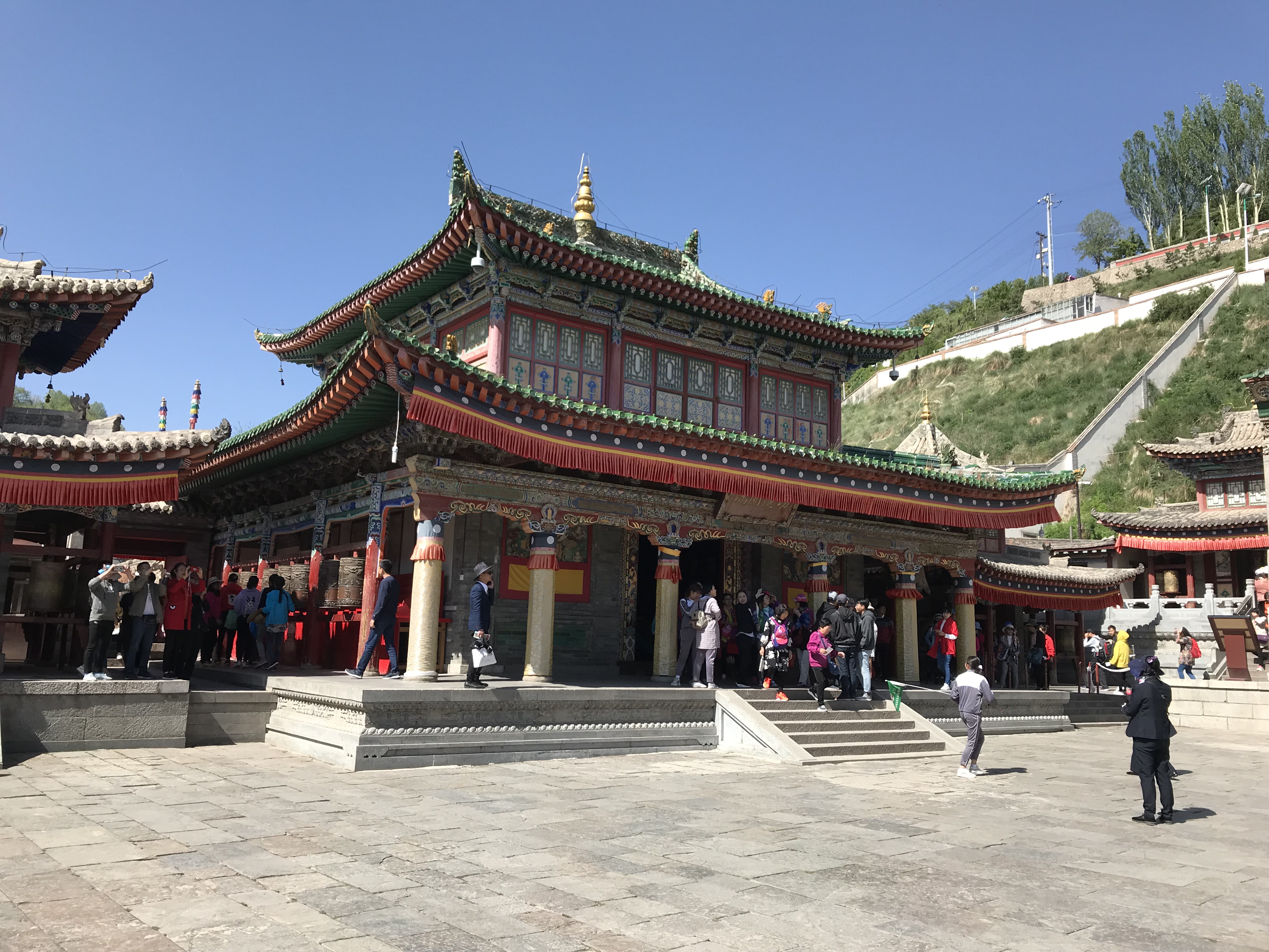 塔尔寺是格鲁派(黄教)在青海的重要寺庙之一,历史非常悠久,我个人是