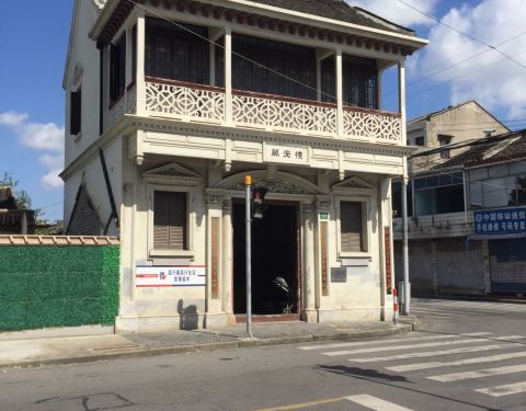 万安楼 2018-09-27 19:35 位于高行镇,在万嘉商业广场的北面,这是一幢