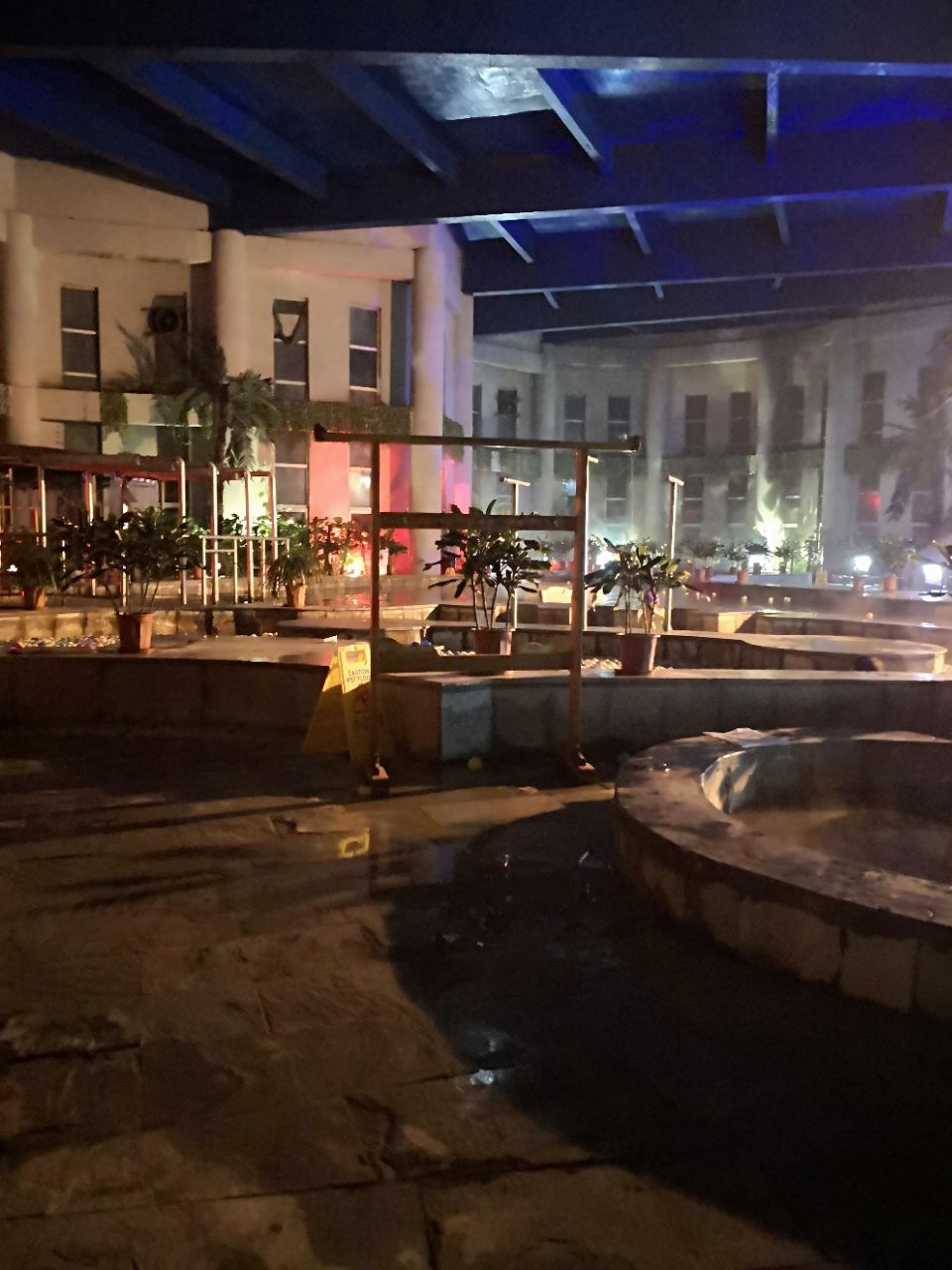 2023玫瑰庄园温泉假日酒店温泉玩乐攻略,很好～温泉池很多,人也不算.