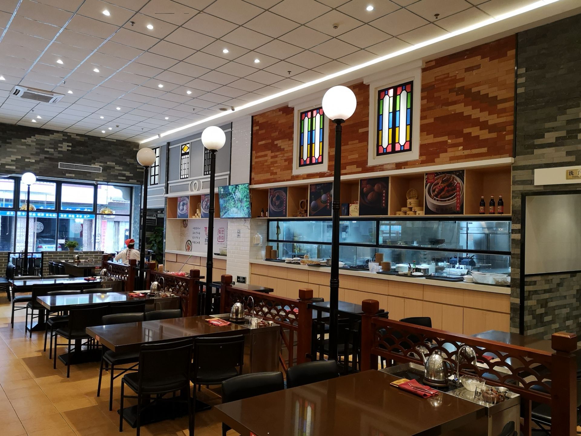 2023武林厨神·粤式茶点(厨神大厦店)美食餐厅,这边人比较少一点,上菜