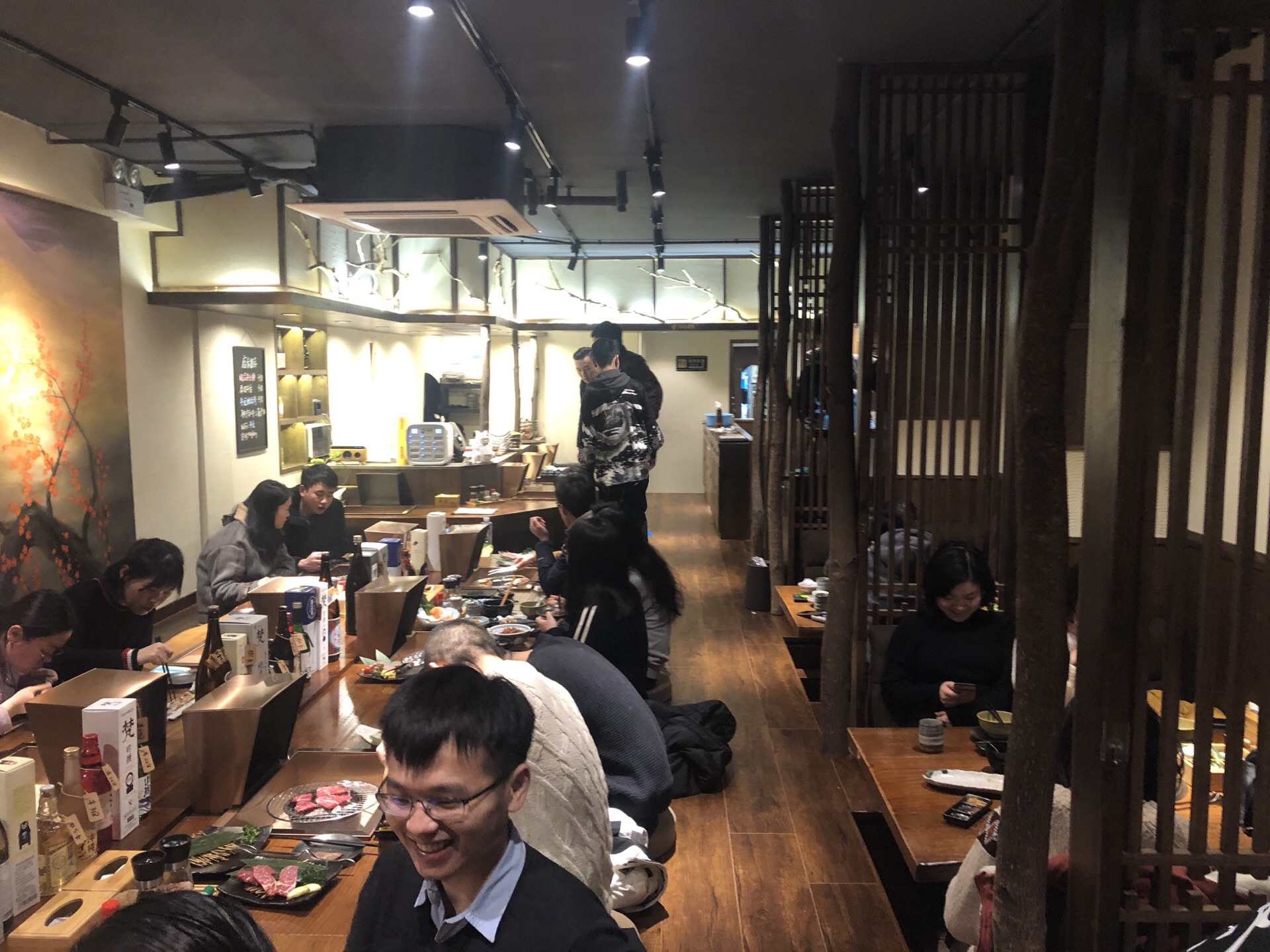 一个意外的日料店,比较精致的菜单,店铺以烤肉为主,菜单上多是烤物居