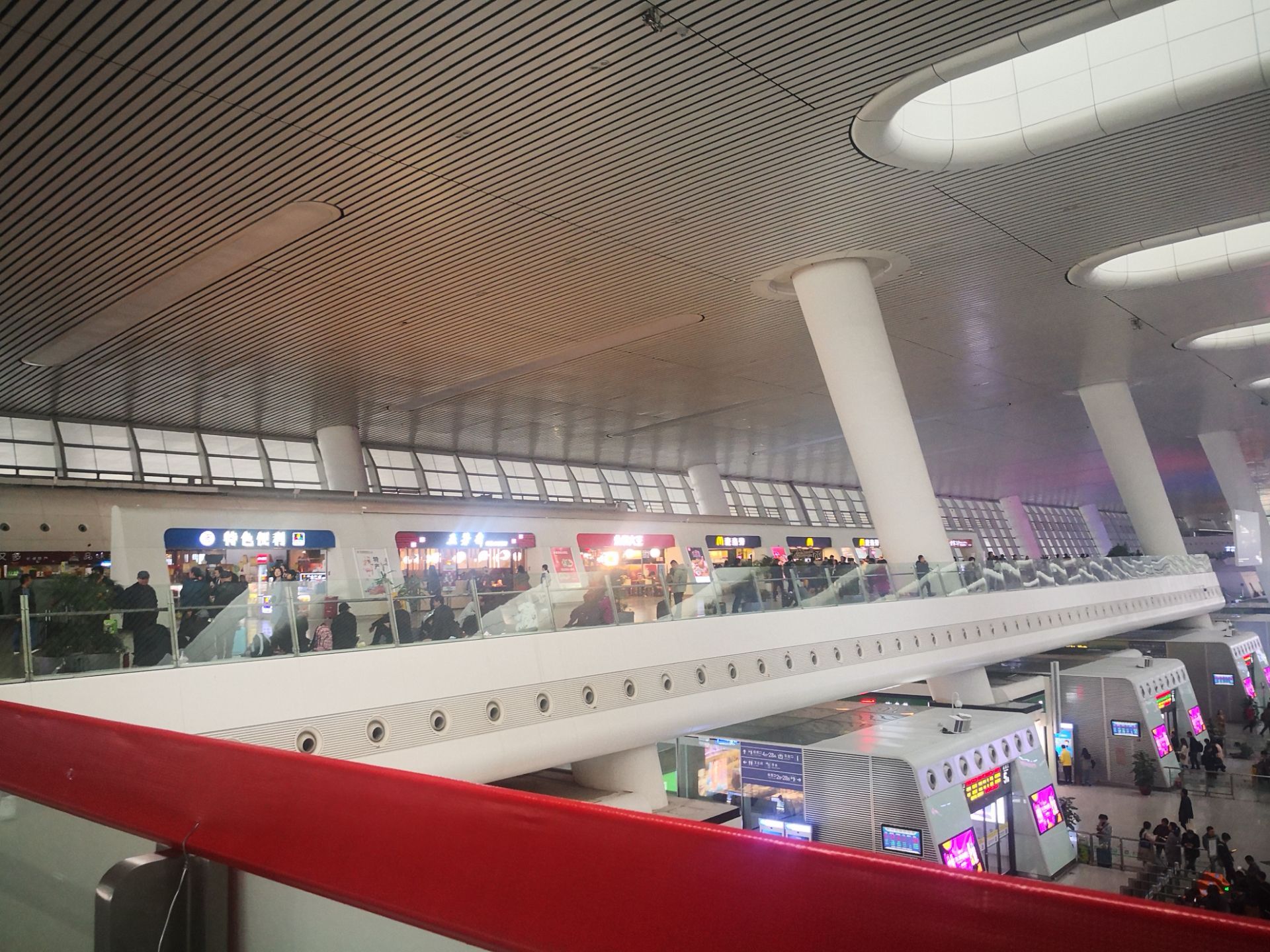 杭州火车东站内部图片