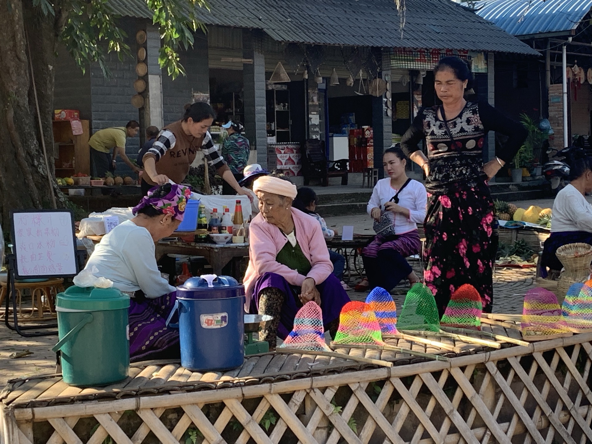 【聚焦COP15】走进千年古寨曼远村 感受最美乡愁 - 中国日报网