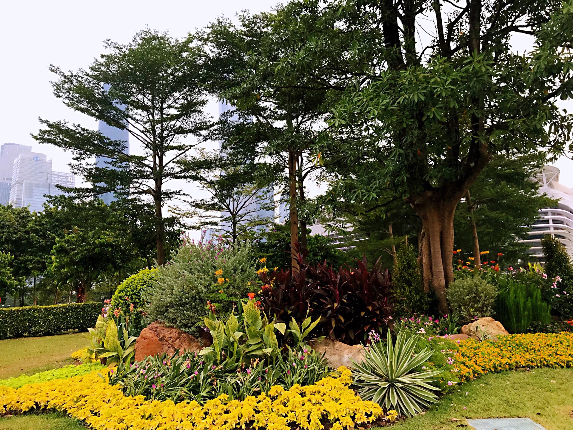 二沙島藝術公園,在二沙島的東端,廣州大橋的橋底,與宏城公園,越秀南粵