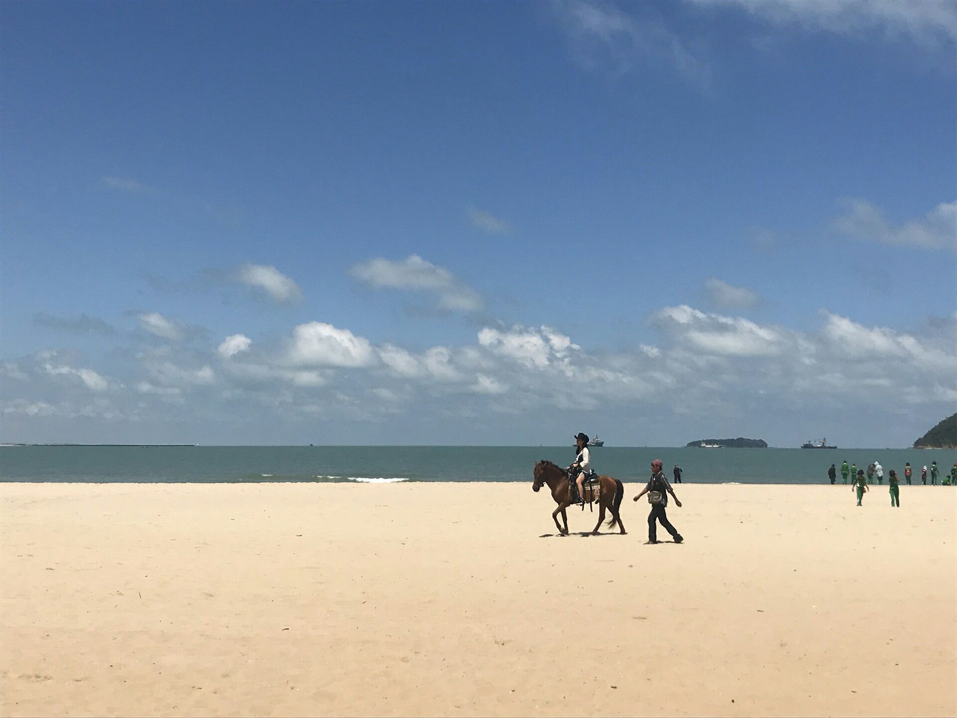 2020宋卡琉璃海滩游玩攻略,海岸线上有许多的礁石,在礁.