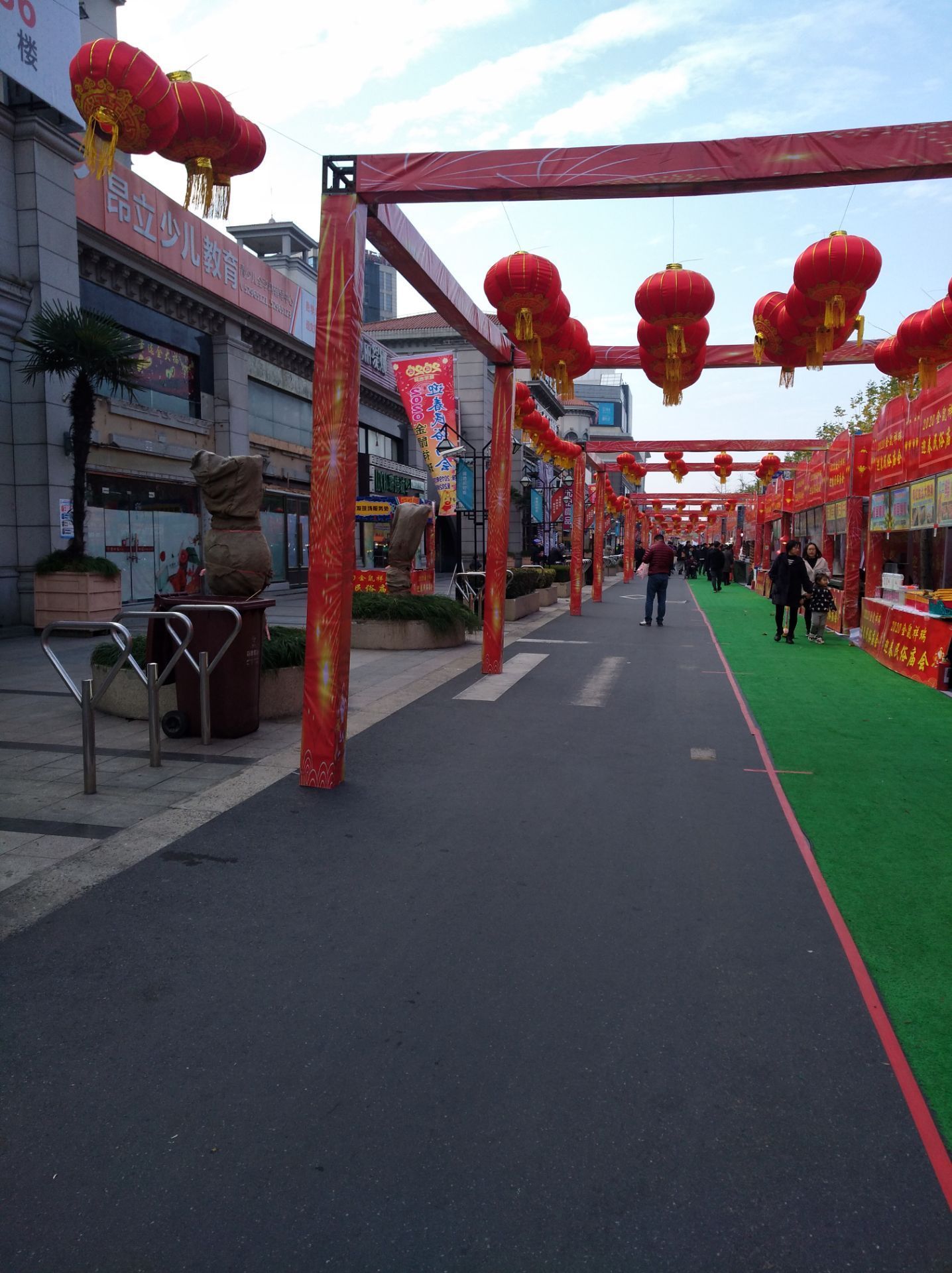 2024星宝风情街游玩攻略,.庙会,步行街的两边都是临.【去哪儿攻略】