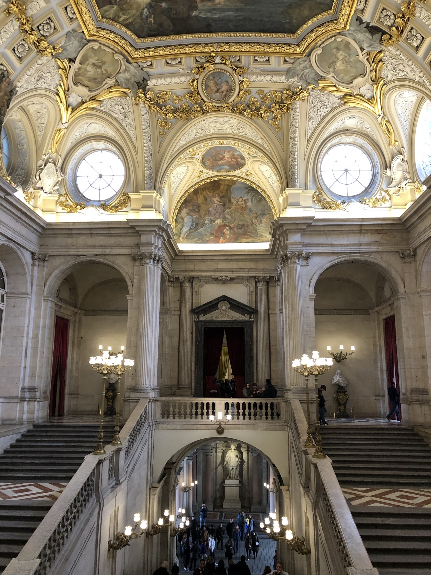 【携程攻略】马德里马德里王宫景点,马德里王宫是西班牙国王住的地方