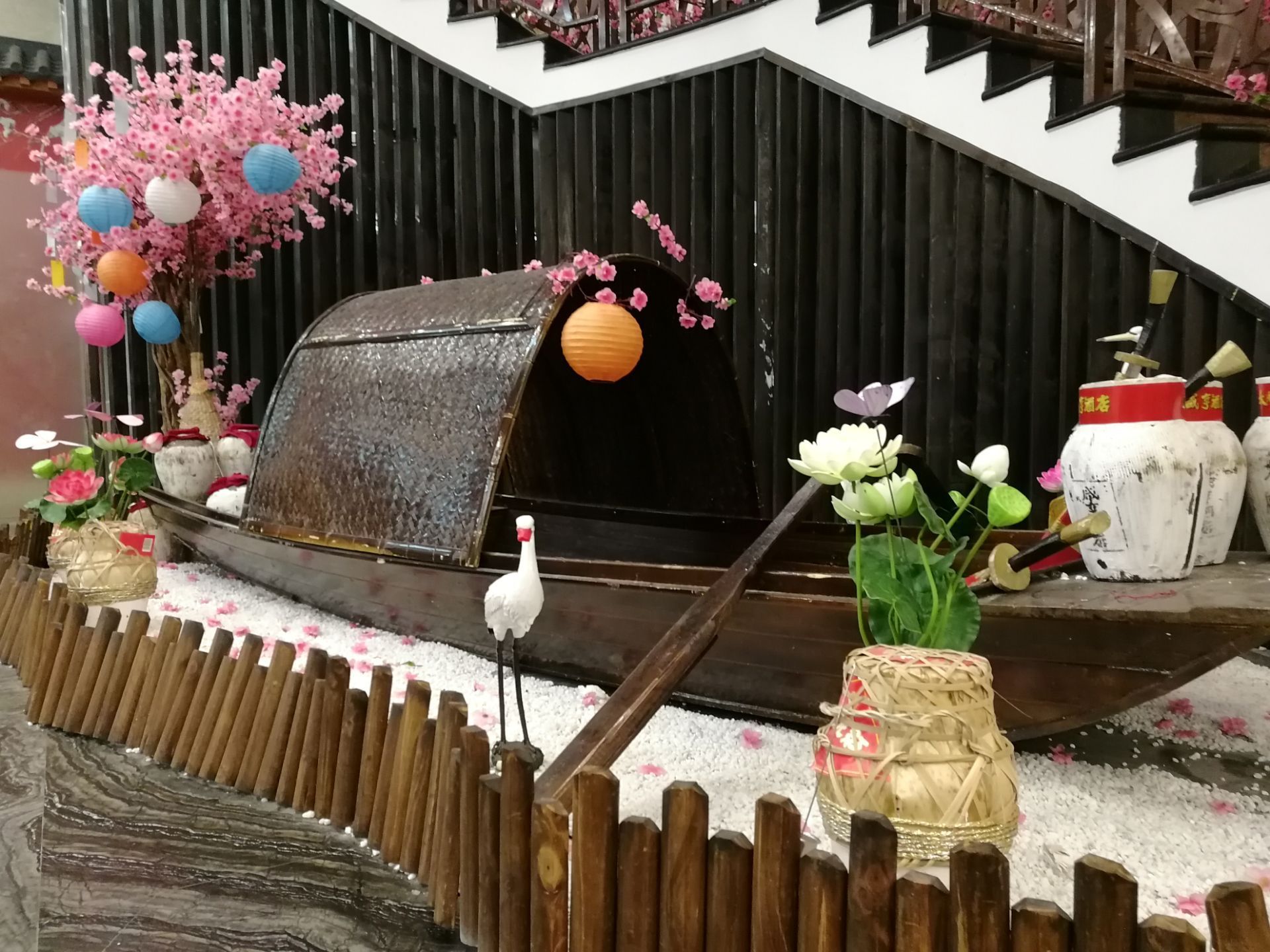 【攜程美食林】上海東宮小院·佳人有約·小網海鮮江浙菜餐館,一樓