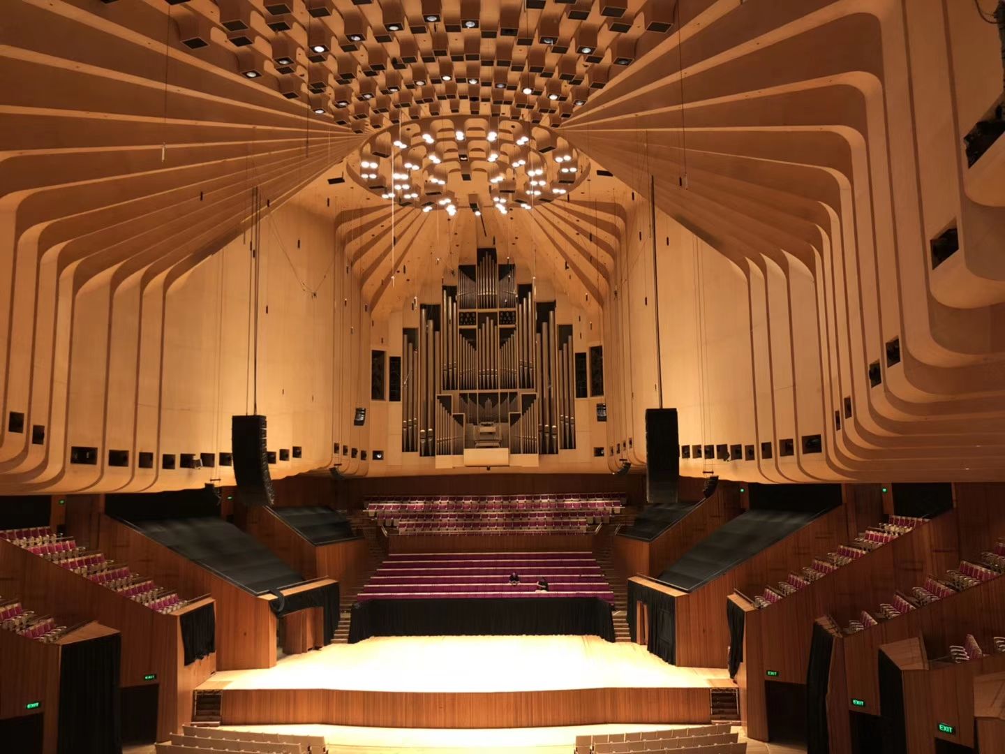 站在世界级音乐殿堂,感觉是那么神圣.