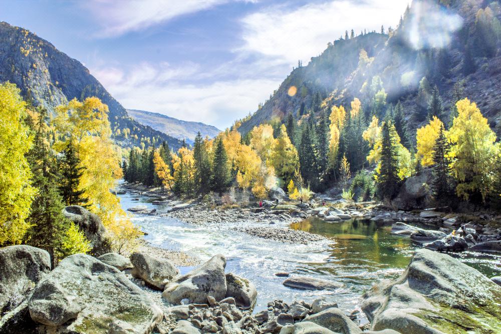 1-Day Fuyun Tour: Explore the Mysteries of E'erqisida Canyon and the Beauty of Keketuo Hai Birch Forest