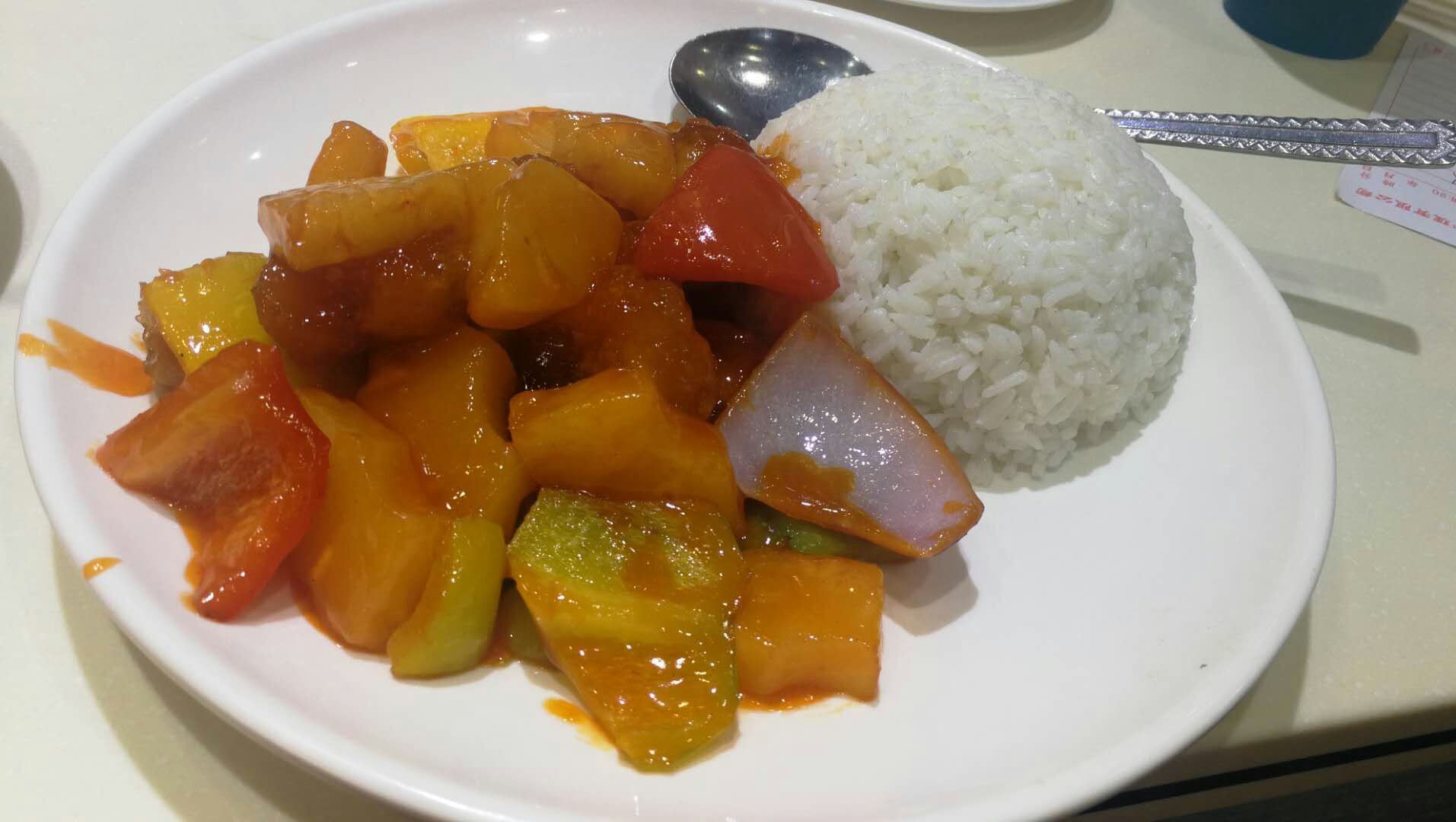 口感一般汤料倒是不错咕噜肉酸甜平衡不好肉也不怎么样简单不要求就