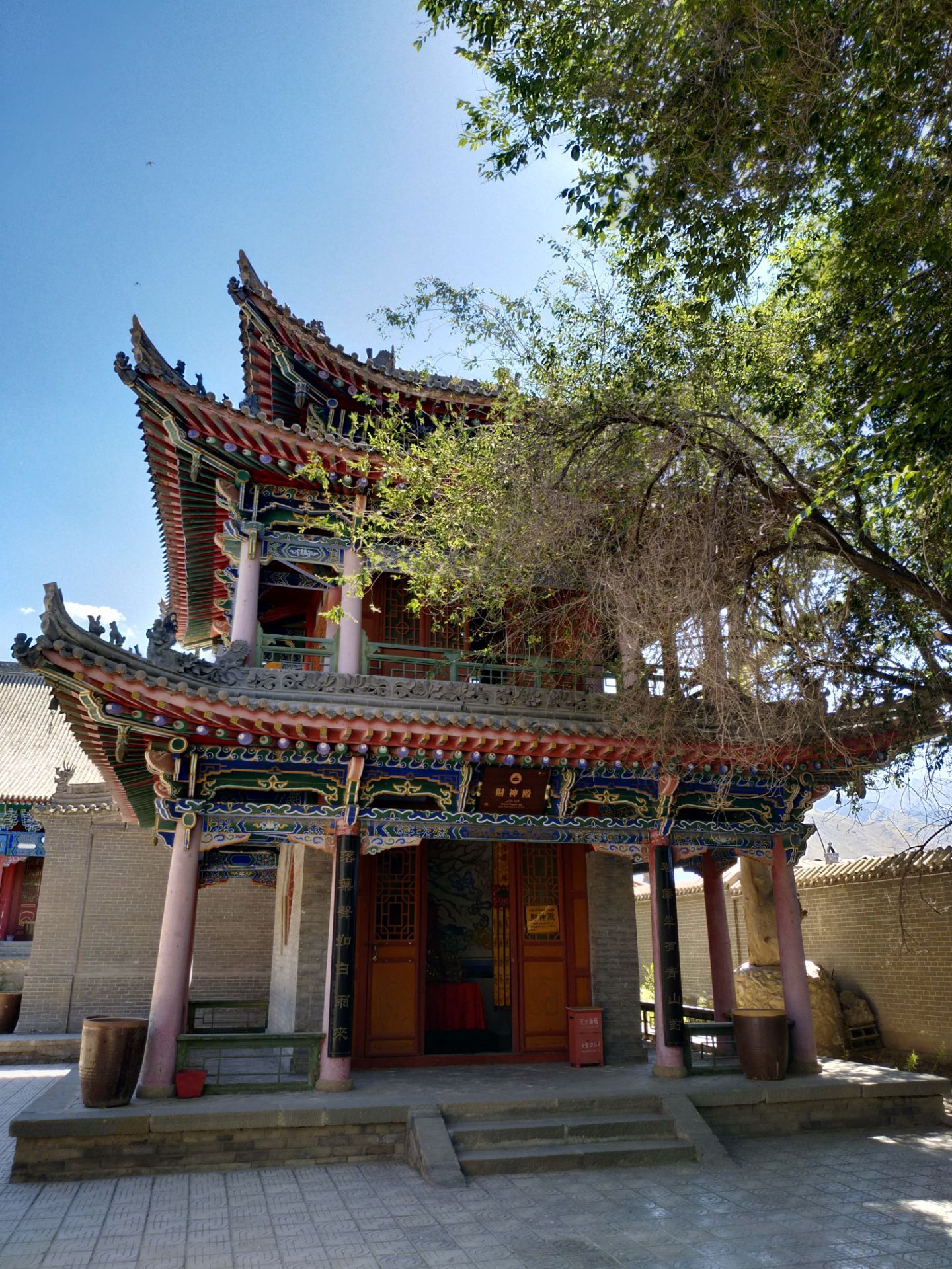 2023巴里坤地藏寺仙姑庙景区游玩攻略,.两座寺庙,感觉这儿有点荒.