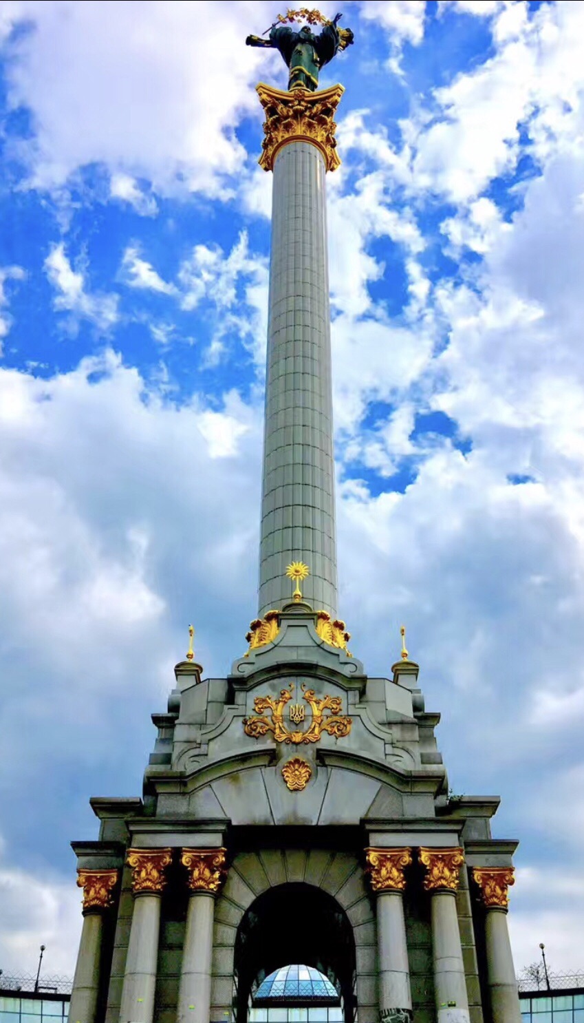 基辅广场柱子图片