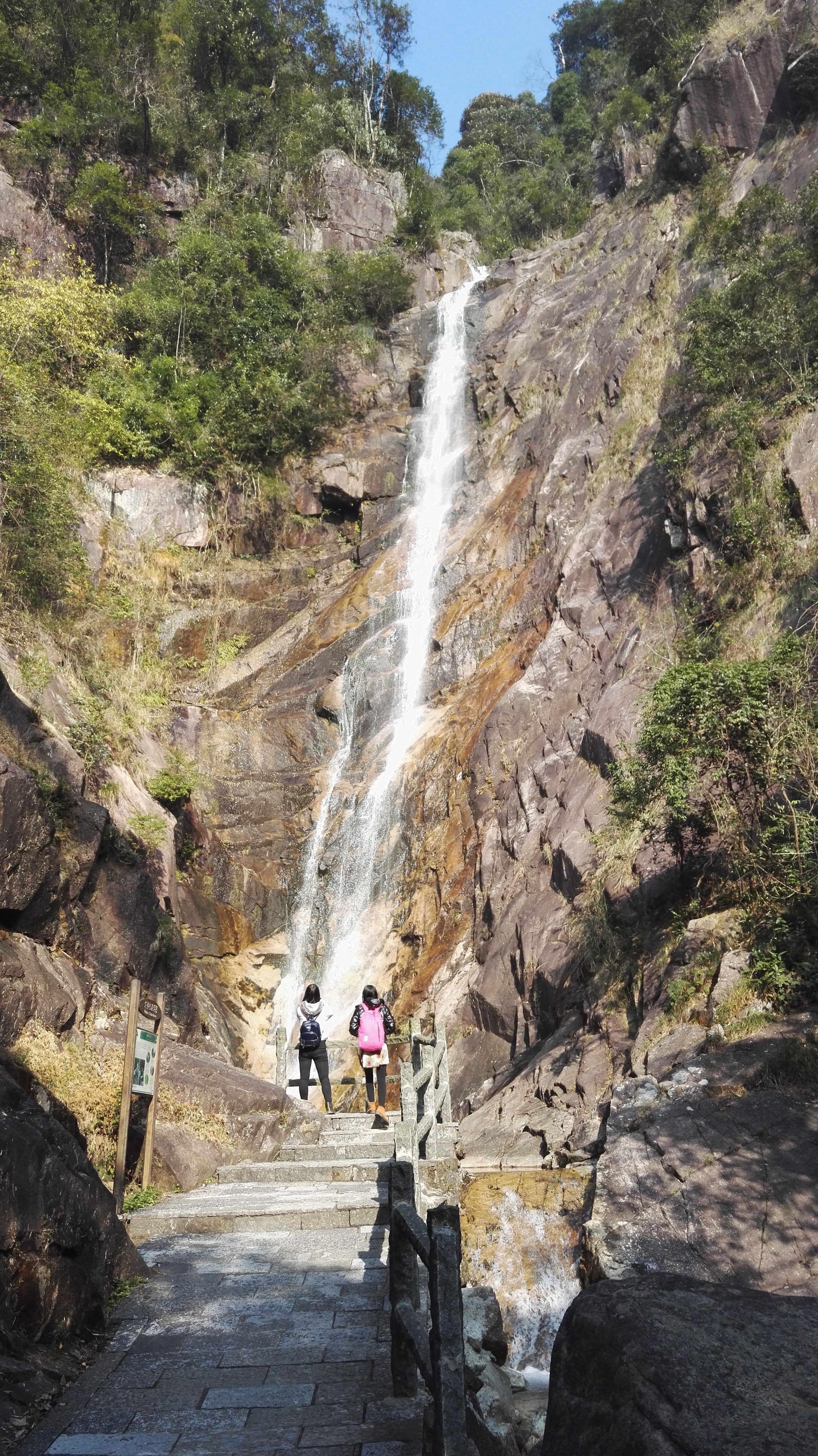 我们是早上买票的,去到姑婆山也过了2个小时了,取票号方便,再携程买票