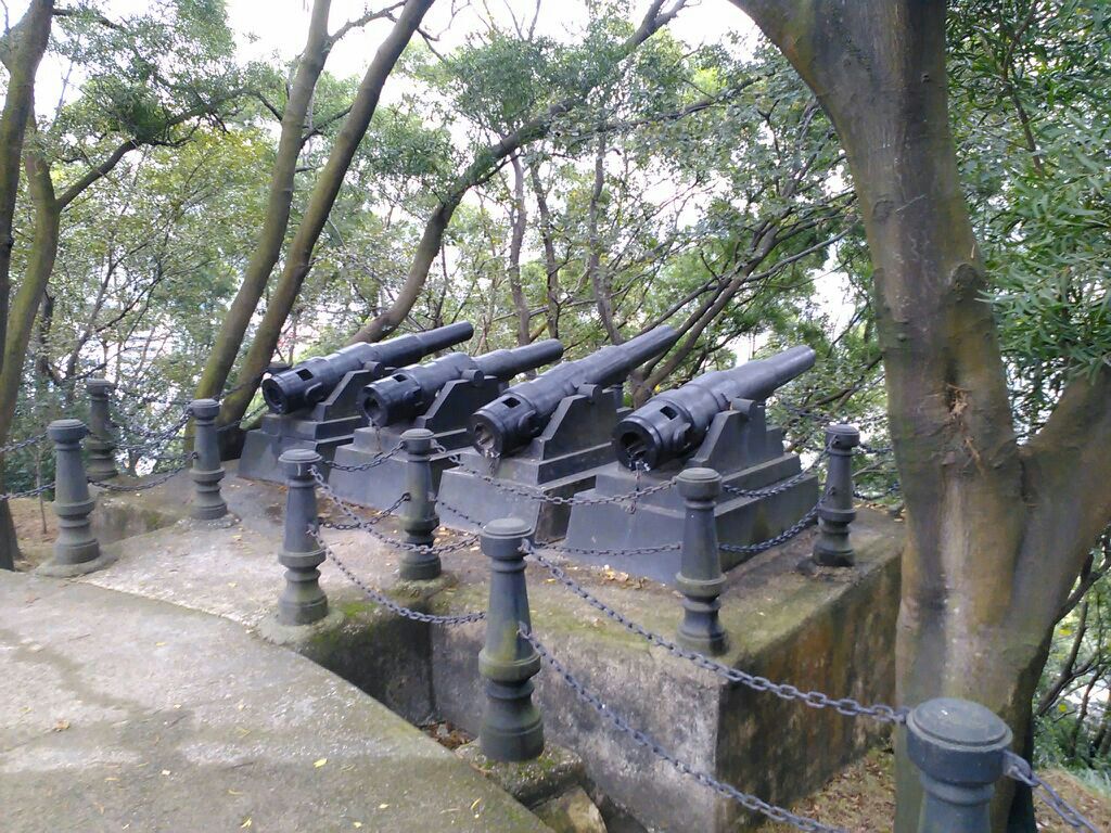 中坡炮台