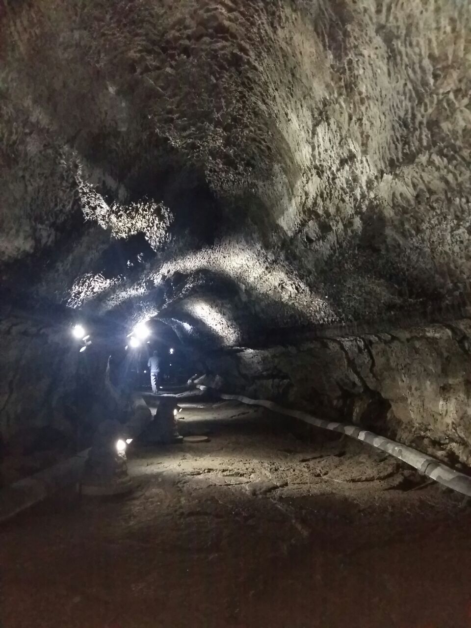携程攻略 济州岛万丈窟景点 是个洞窟 大约一公里长 里面暗暗的 要小心脚下 主要是看看石头