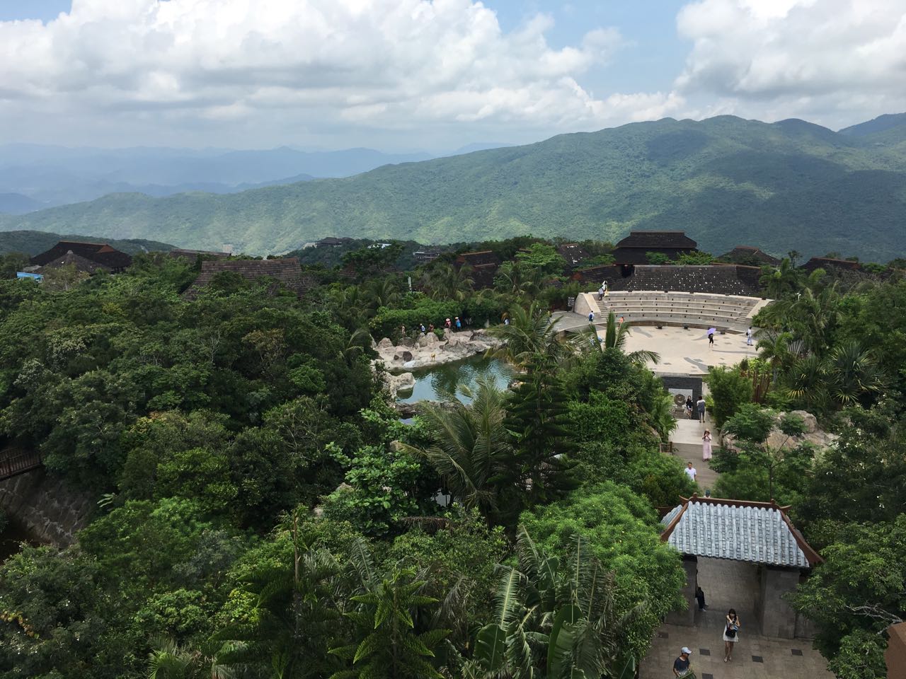 三亚市抱龙国家森林公园