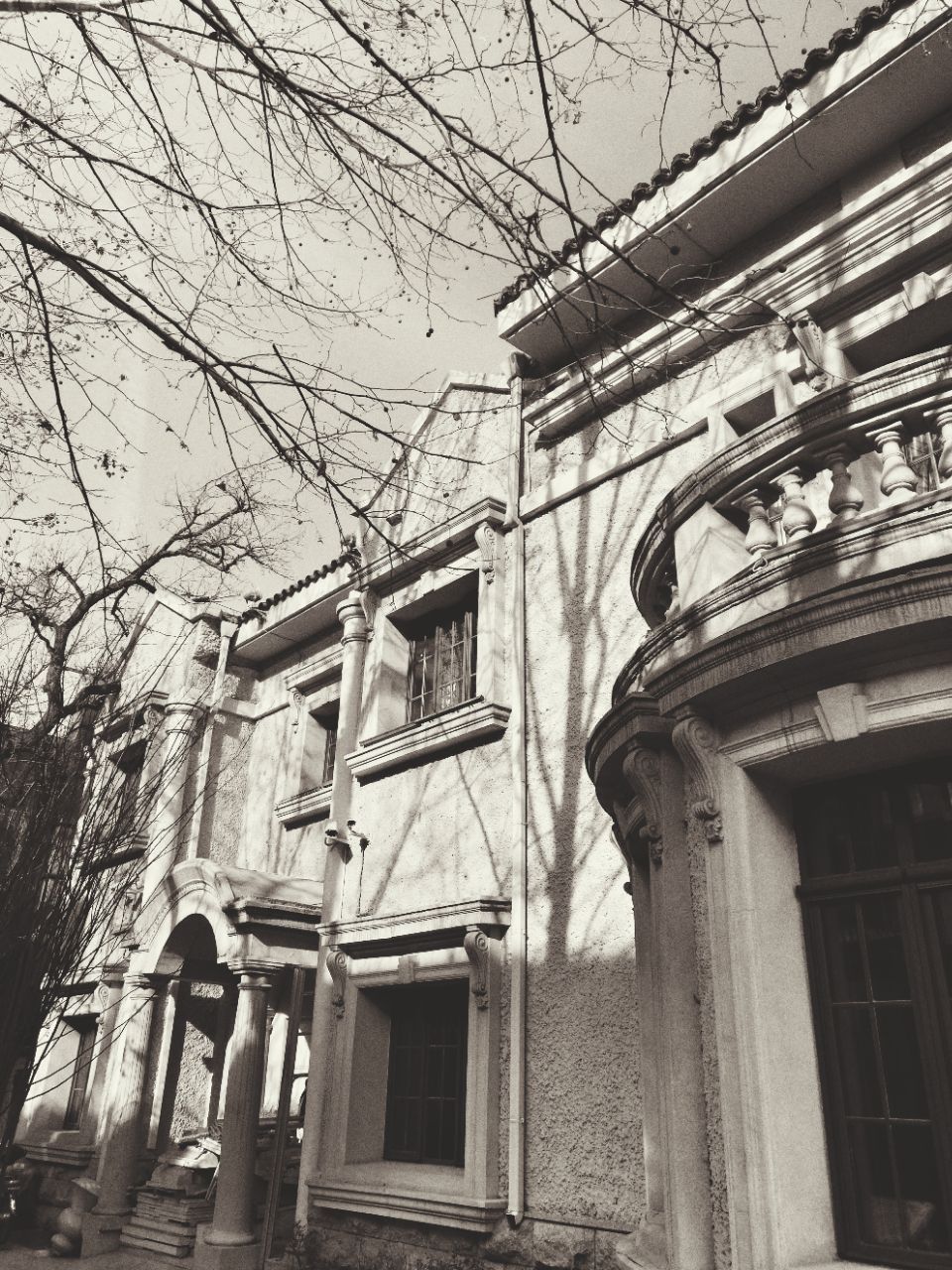 【马场道张绍曾旧居】  马场道与河北路交口,有一家渤海银行,和前面的