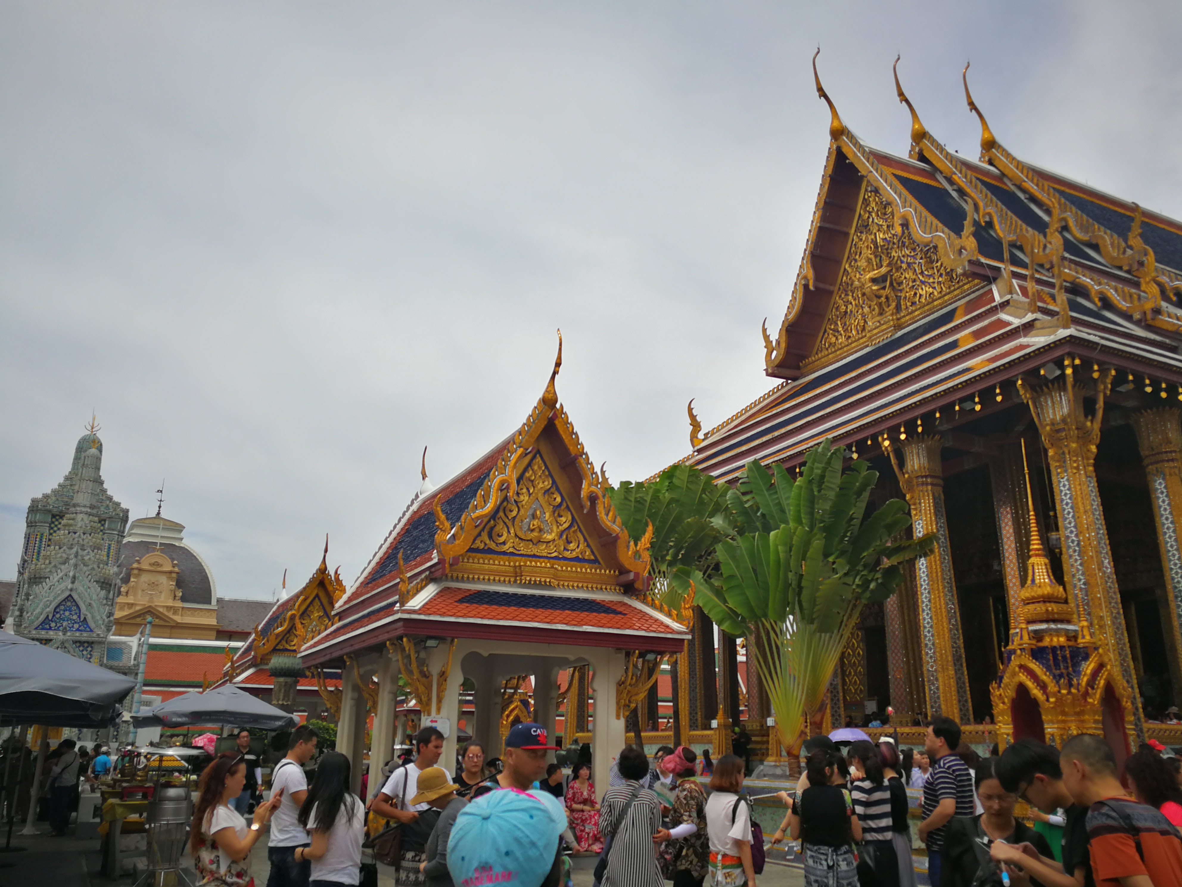 【携程攻略】曼谷大皇宫景点,泰国的标志性地方，漂亮的园林，精美的建筑，必须要去的地方。