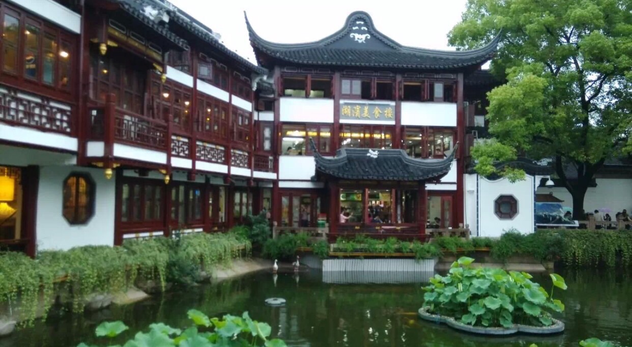 豫园在上海城隍庙明朝时期的私人花园素有城市山林之誉典型的江南园林
