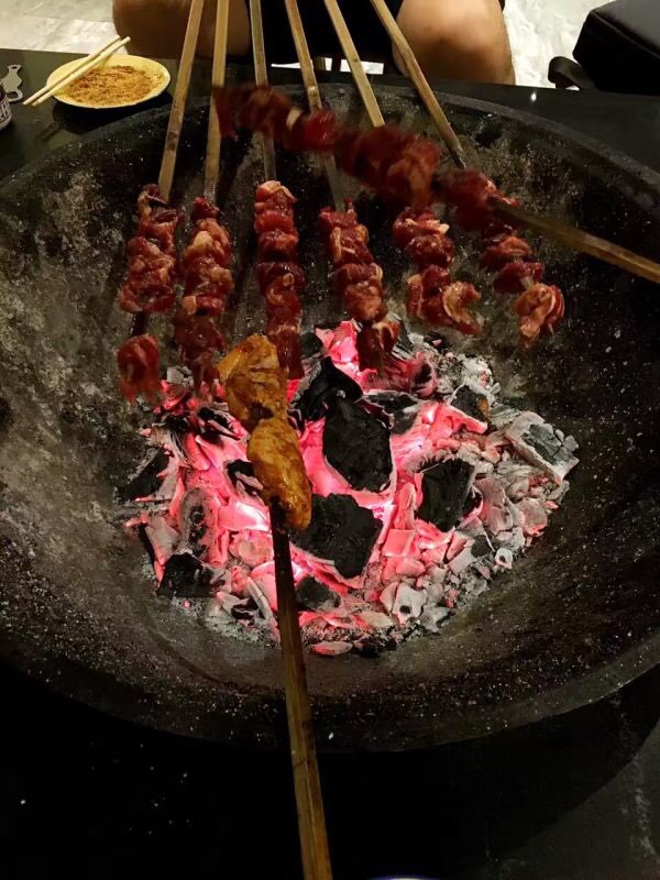 火塘原始烧烤