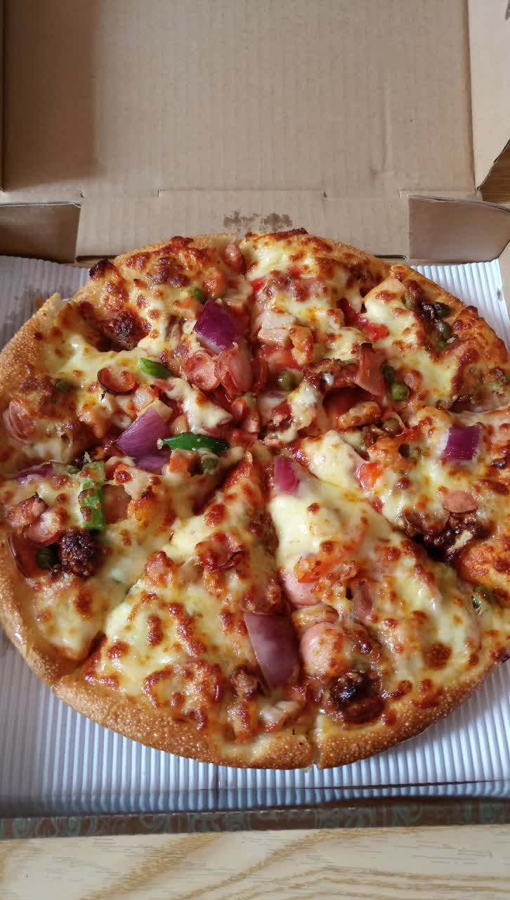 口味很好,和风照烧鸡比萨最好吃,来了很多次了,但是这次的料不是很足