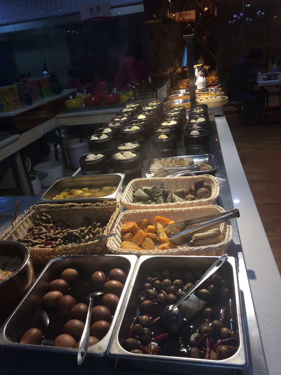 2019万家粗粮王自助火锅美食餐厅,菜品挺多的,生意太好了,差.