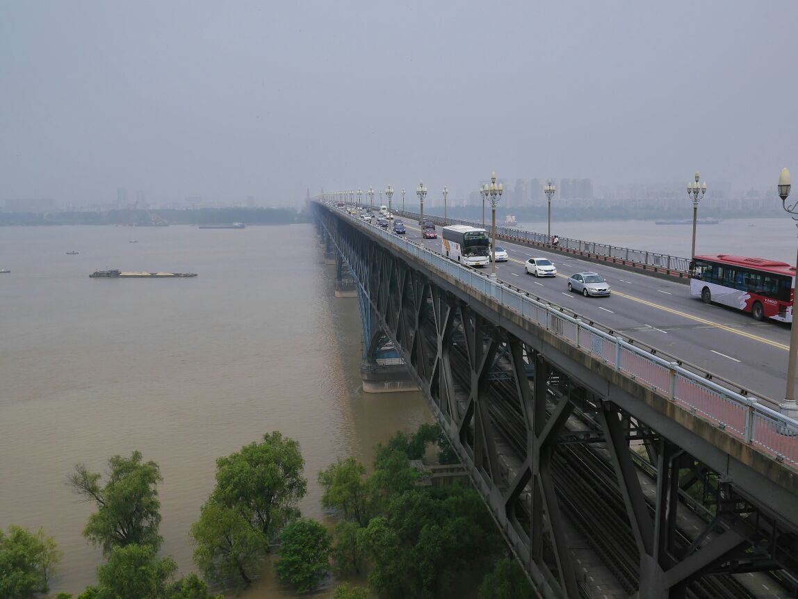 南京長江大橋多長(南京長江大橋多長多寬)