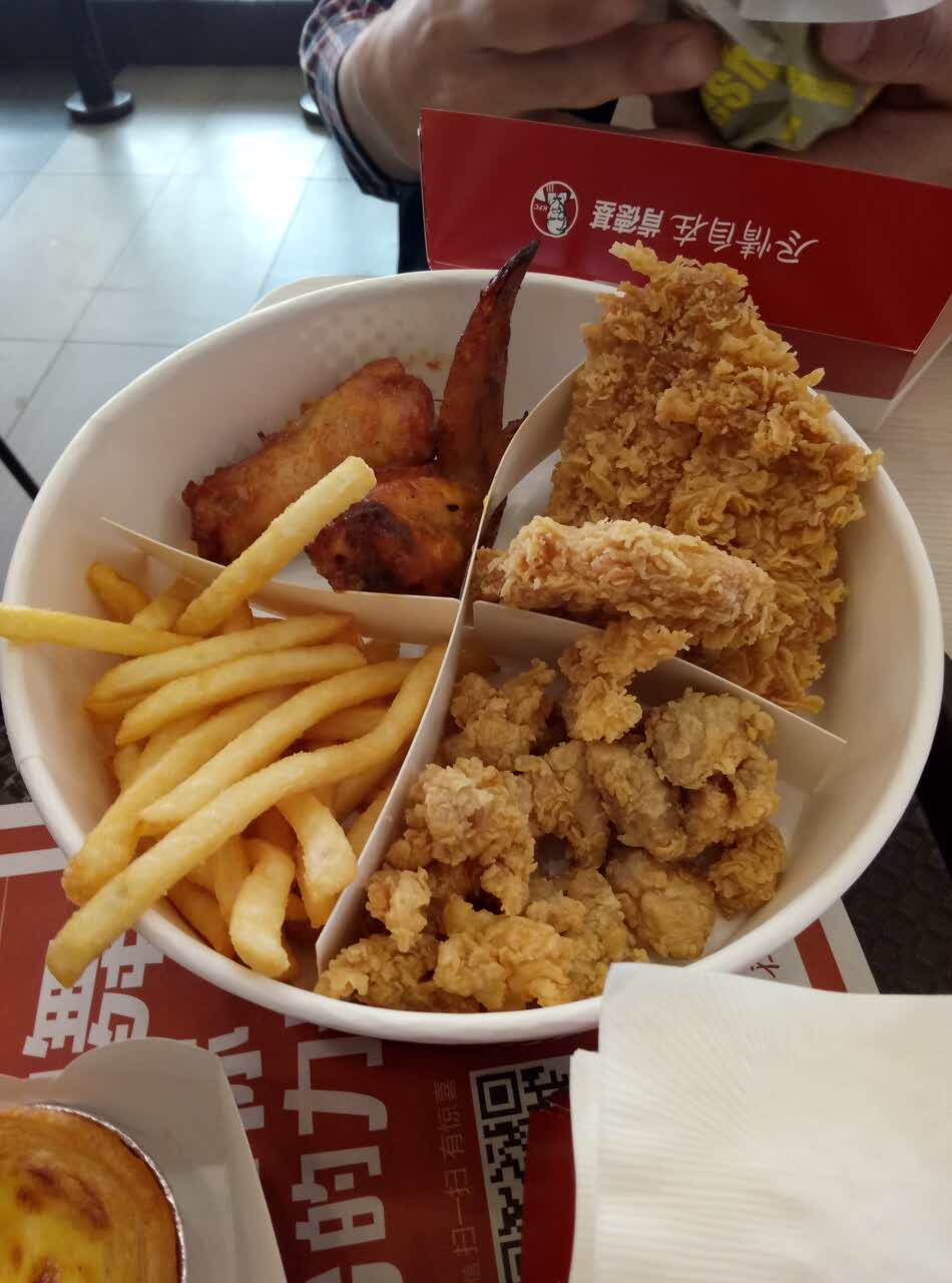 2020肯德基(高密振兴店)美食餐厅,配餐很快,服务员很细心,多.