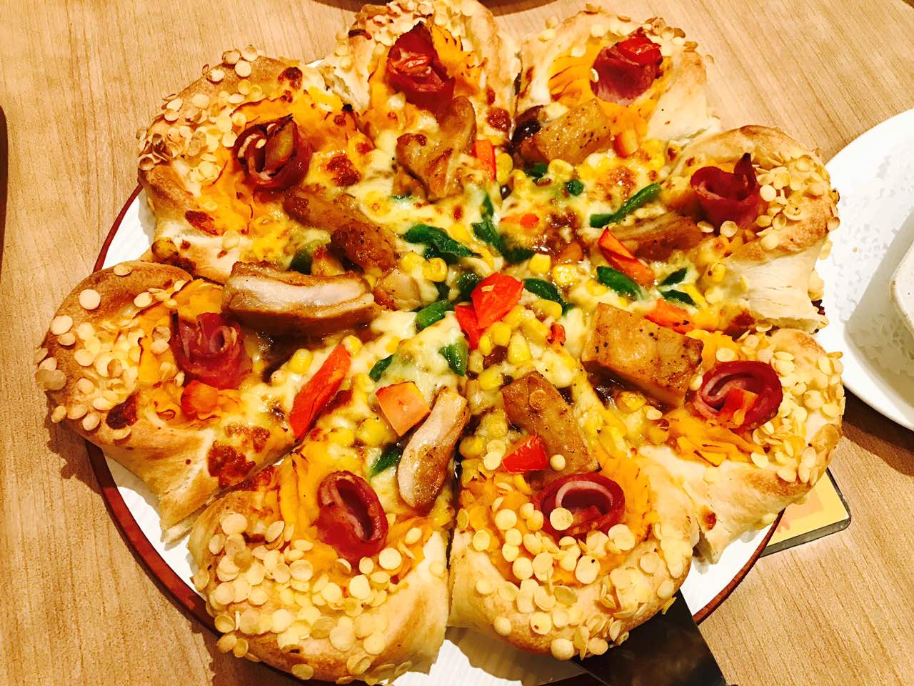 拼盘一般,韩式鸡块觉得不好吃,也太辣.其他还可以