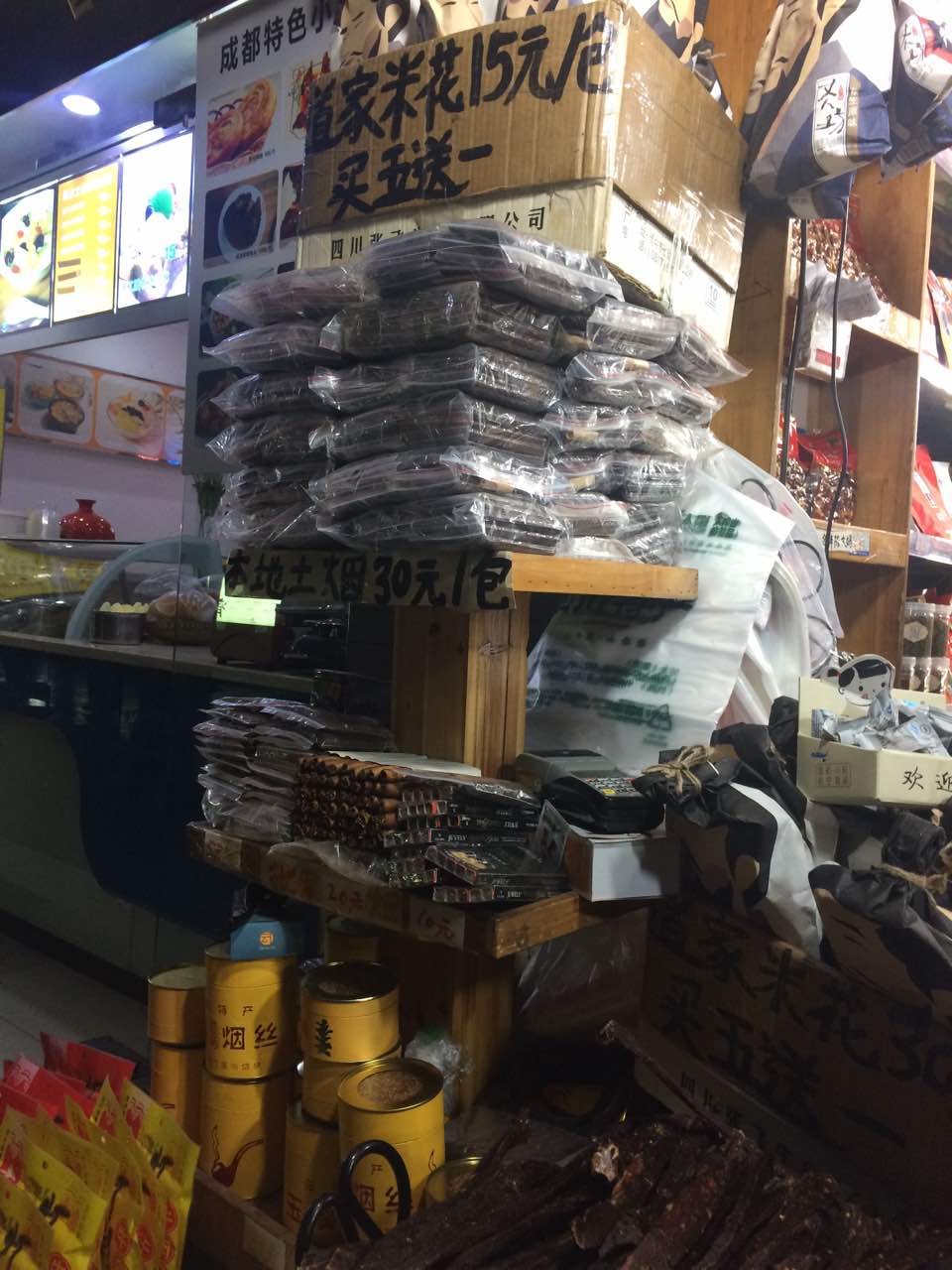 环境不错,东西质量也好,性价比超高,里面手工雪茄非常不错