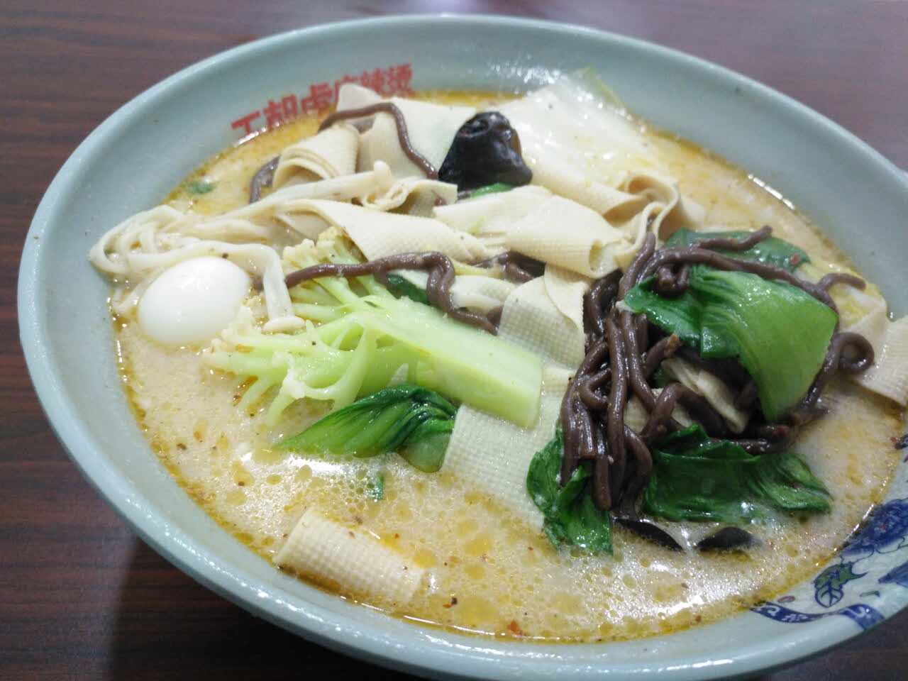 2021王朝虎麻辣烫美食餐厅,味道还不错,一到矿大我的晚.