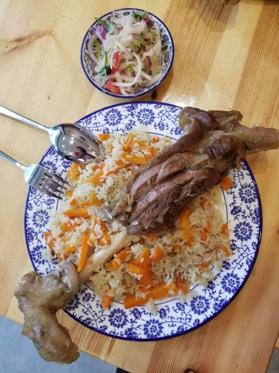 健康食品添加剂少,新鲜食材,正宗新疆抓饭,价格实惠,不多说了反正吃了