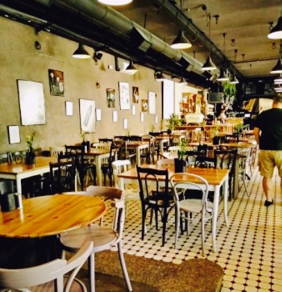 pub "andaluzijas suns" 酒吧/酒馆 直线距离 100m